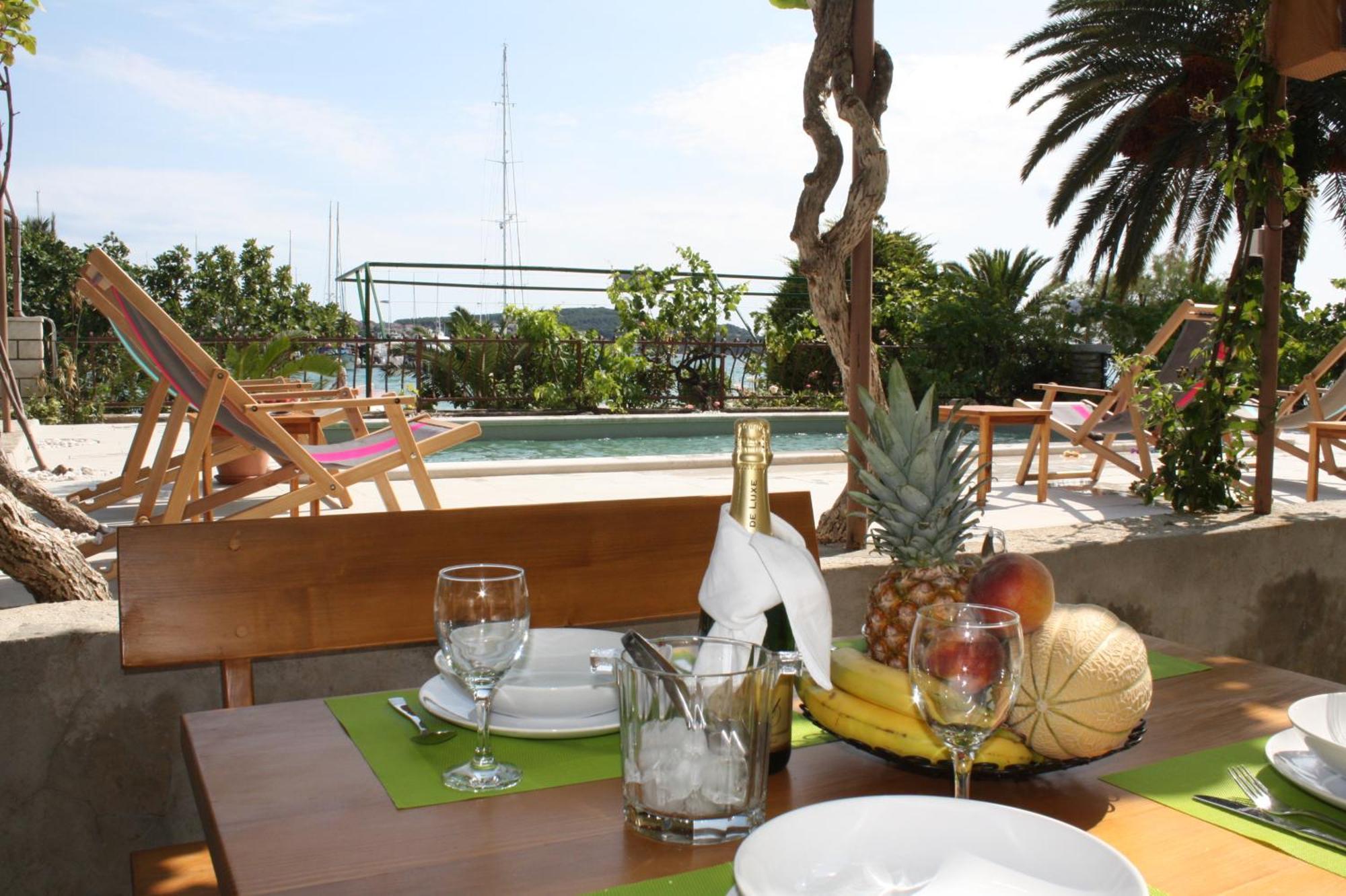 Apartments Gina Trogir Exterior foto